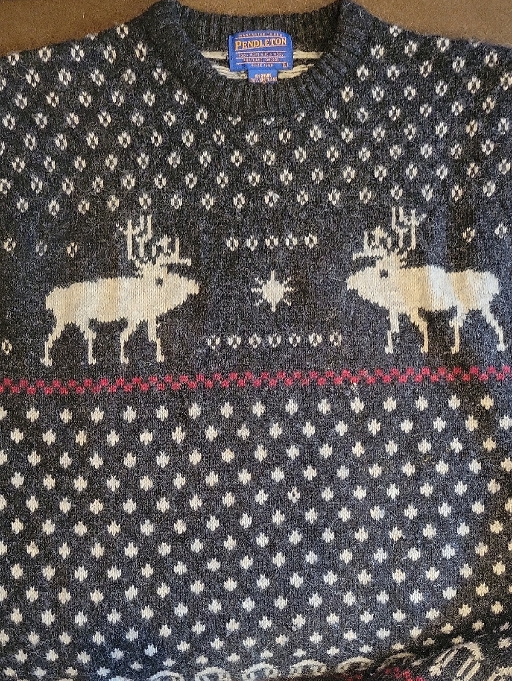 Pendleton Men’s M Charcoal Gray Crewneck with Cream Reindeer and Red Accents